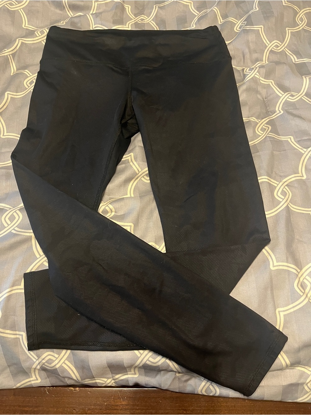 Noli Black Women's High-Rise Stretch Leggings with subtle camo print XL